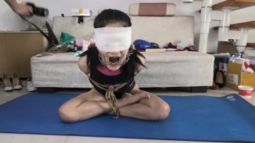 【绳之韵】美少女梓若二次元泳衣捆绑游戏上集：马尾辫、二次元死库水分体泳衣，跪缚、桃缚、股绳、开口器，惊艳美少女捆绑玩偶欣赏、TJ