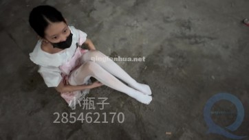 【小瓶子】甜lo+白丝半果 公厕终极重口黄金调教